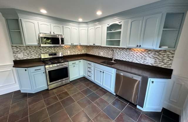 532 East St - 532 East Street, Weymouth Town, MA 02189