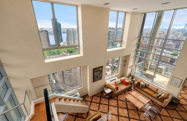 556 Third Avenue Gallery 3