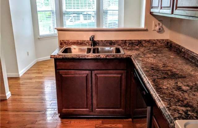 1320 Meadowbrook Gallery 3