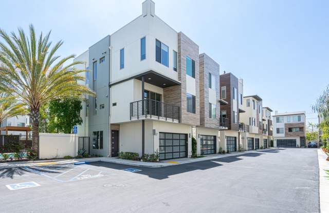 EBB TIDE MODERN LUXURY 4 BD/ 3.5 BA 1 MILE FROM THE SAND - 32 Ebb Tide Circle, Newport Beach, CA 92663 EBB TIDE MODERN LUXURY 4 BD/ 3.5 BA 1 MILE FROM THE SAND - 32 Ebb Tide Circle, Newport Beach, CA 92663