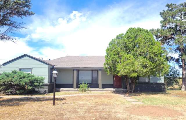 Beautiful County Home Awaits You! 3/2/2 Available November 2026! Gallery 1