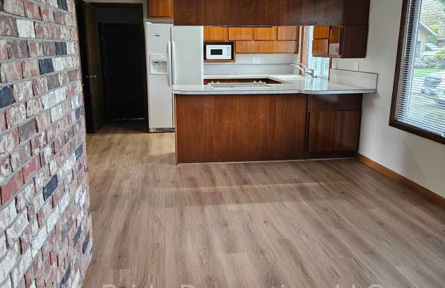 2590 N Maple Ct Gallery 4