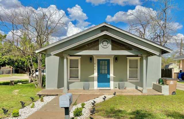 Stunning 3 bedroom, 2 bath home (*Property can be rented separately*) AVAILABLE NOW! photos photos
