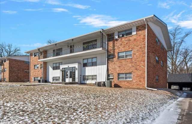 Two bedroom, one bathroom at Brick Haven Villas Gallery 1
