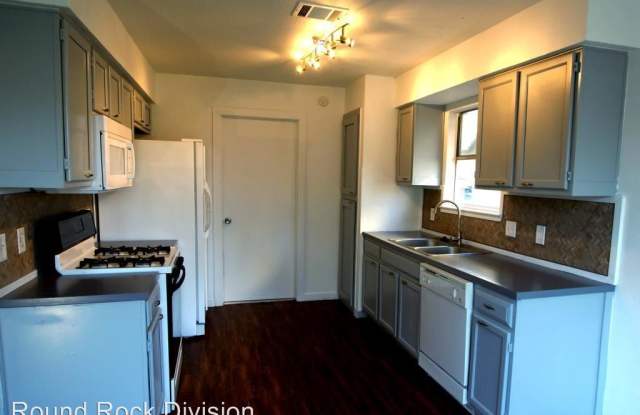 1305 Garden Path Dr Gallery 4