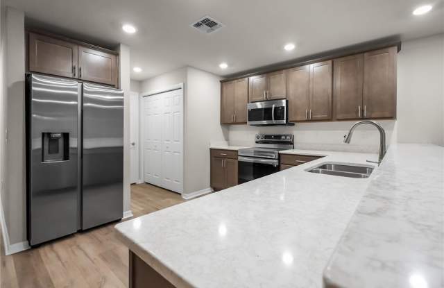 2726 IDYLL LAKES Circle Gallery 4