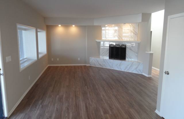 Large 3 Bedroom 2 Bathroom located in Westside Costa Mesa Gallery 1