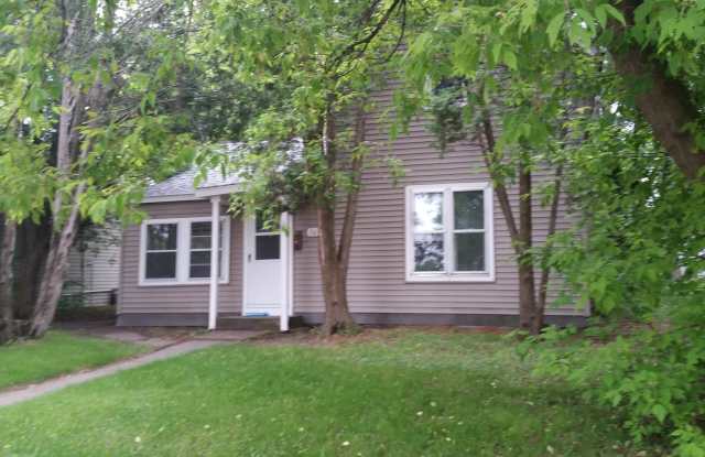 2 Bedroom 1 bath house - 1624 Oak Street, Brainerd, MN 56401 2 Bedroom 1 bath house - 1624 Oak Street, Brainerd, MN 56401