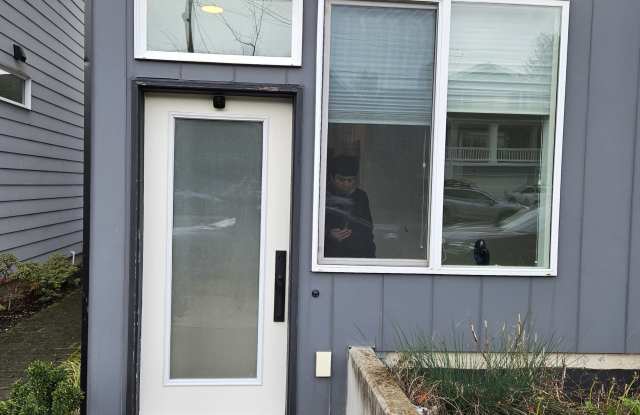 4610 Woodland Park Avenue North photos photos