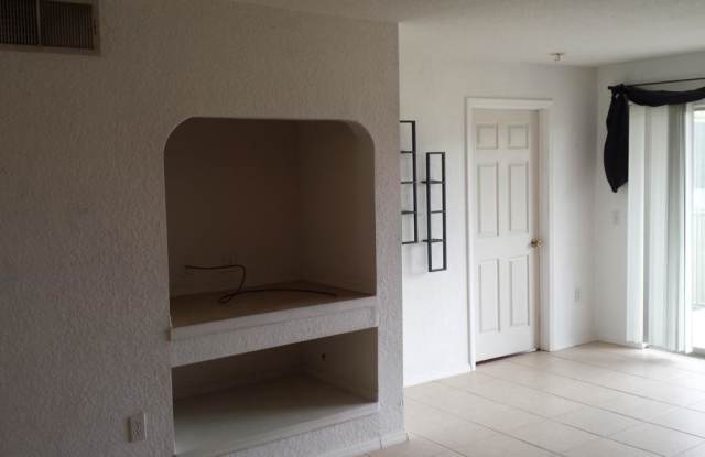 2 Bed 2 Bath Condo of 14037 Fairway Island Dr 225 Gallery 4