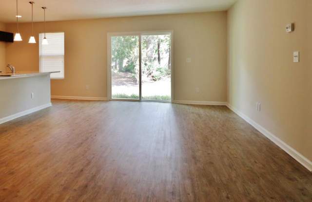 2562 RED ROBIN DR W Gallery 2