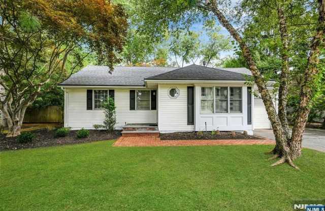 12 Leoson Parkway Gallery 1