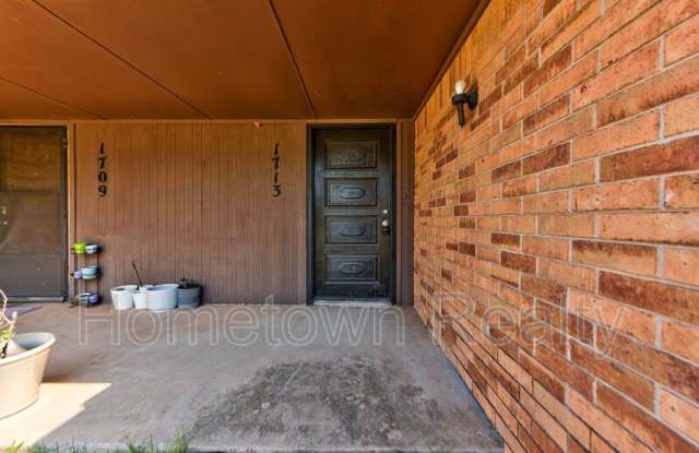 1713 Hillcrest Drive Gallery 3