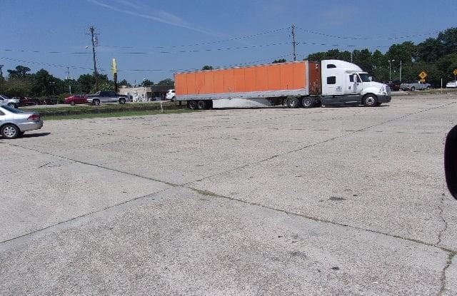 1002 HIGHWAY 190 BUS Highway - 1002 East Vine Street, Opelousas, LA 70570