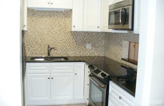 241 Country Club Drive NE unit: 5 photos photos