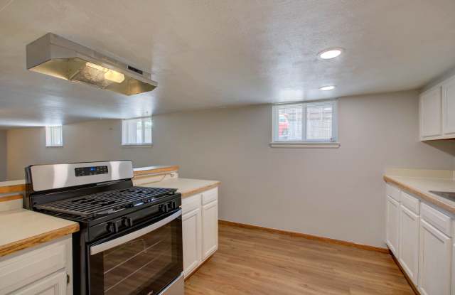 1517 Harrison Gallery 2
