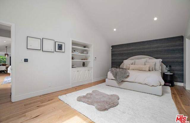 2701 Roscomare Road photos photos
