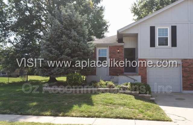 8711 N Hull Ave - 8711 North Hull Avenue, Kansas City, MO 64154