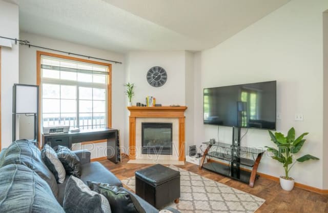 2447 Patricia Dr - 2447 Patricia Drive, Urbandale, IA 50322