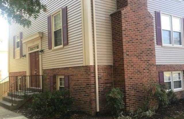 7931 Edinburgh Dr - 7931 Edinburgh Drive, Newington, VA 22153