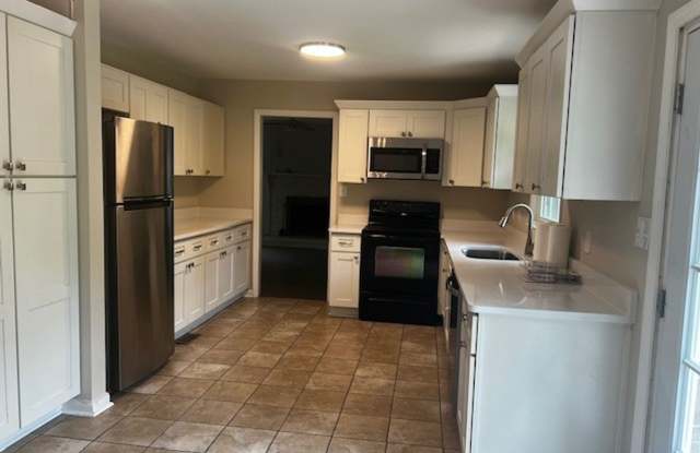 4 Bedroom 2 Bath Sherwood Forest Gallery 4