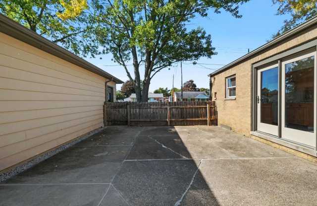 3 Bedroom Brick Ranch - Available Now! Gallery 4