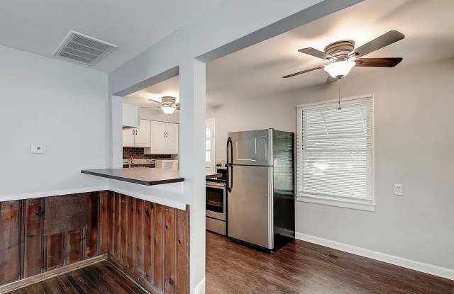 4449 Kingsley Dr Gallery 4