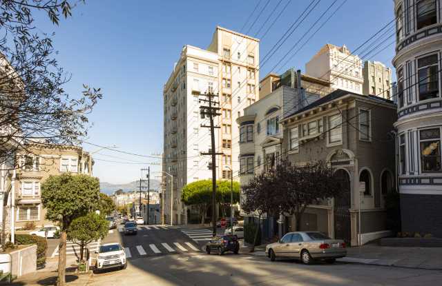 2620 LAGUNA Apartments Gallery 4