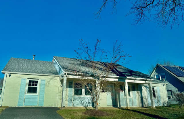 Spacious 3 Bedroom Townhouse for Rent photos photos