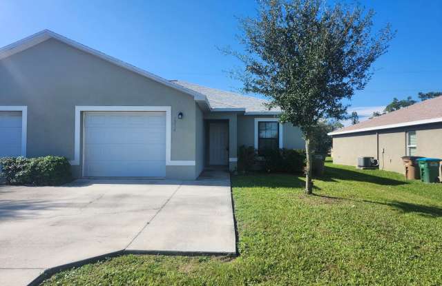 3 bedroom 2 bath 1 car garage - 1314 Trafalgar Parkway, Cape Coral, FL 33991