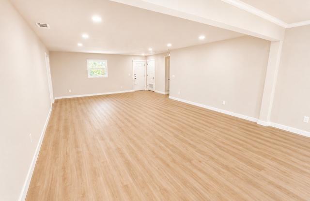 418 REDCLIFF DR Gallery 4