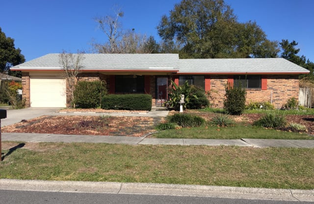 991 DOSTIE CIR - 991 Dostie Cir, Lakeside, FL 32065