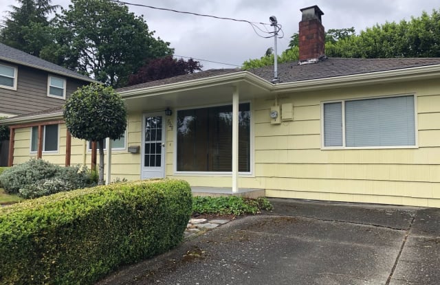 7720 39th Ave NE - 7720 39th Avenue Northeast, Seattle, WA 98115