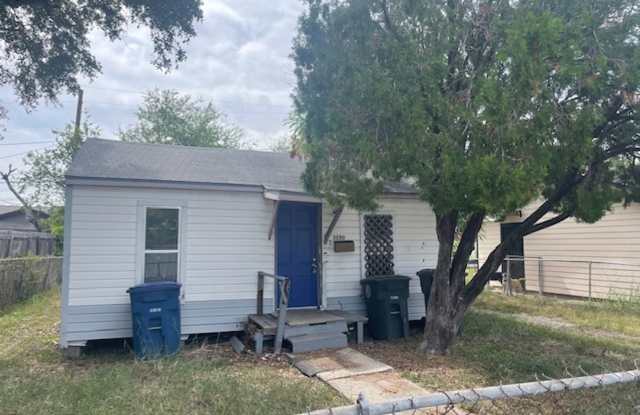 2-Bedroom Home with Fenced Yard – 3150 Elgin, Corpus Christi, TX photos photos