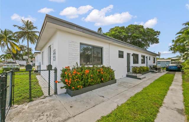 2465 NW 35th St photos photos