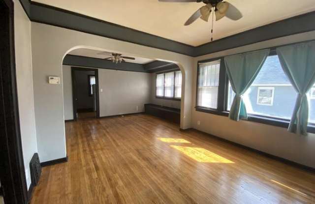 2716 Laurel Avenue Gallery 3