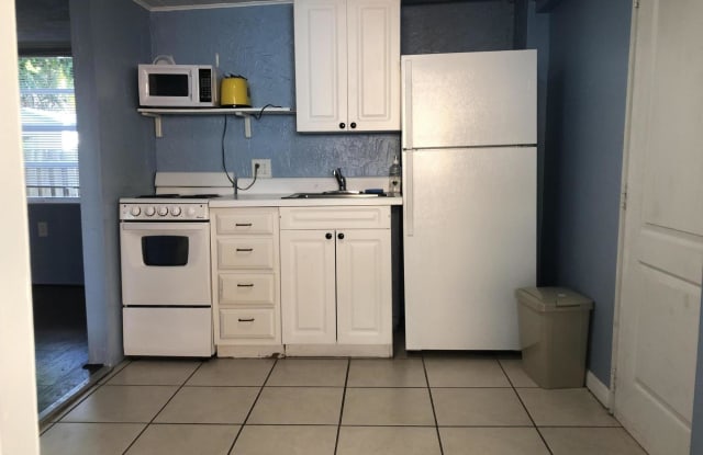 447 Conniston Road - 447 Conniston Road, West Palm Beach, FL 33405