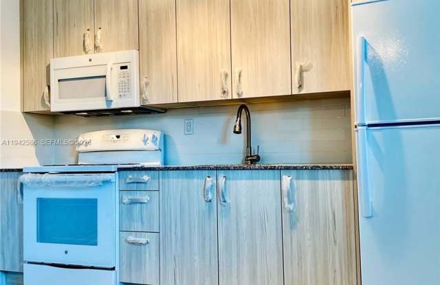 1560 NW 1st Ct photos photos