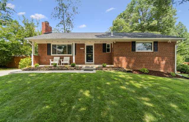 Don’t miss your chance to enjoy all that North Springfield has to offer in this charming, move-in ready rental. photos photos