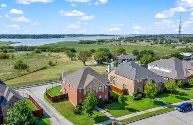 1027 Crystal Lake Drive Gallery 3