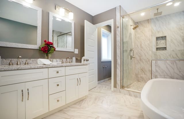 9600 Canterbury St - 9600 Canterbury Street, Overland Park, KS 66206
