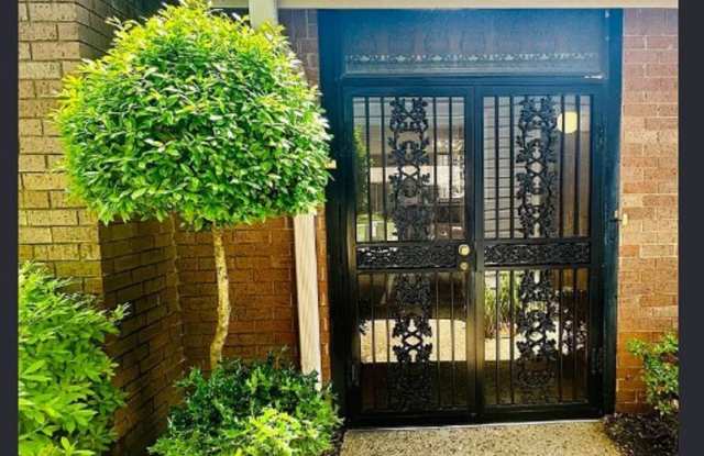 Spacious 2 Bed / 2 Bath Condo in Greenbriar Village photos photos