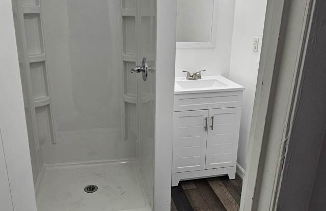 218 W Grove St photos photos