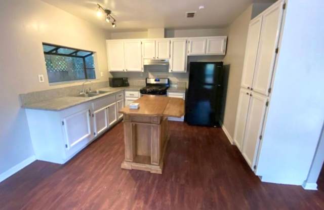 Charming East Sacramento Bungalow Near McKinley Park Gallery 1