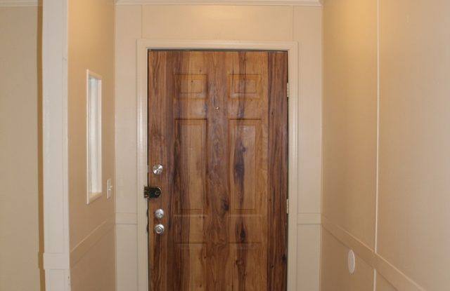 Move in ready! 3 Bedroom, 2 Bath, 2 Car Garage Home Gallery 4