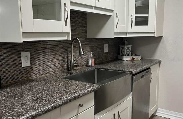 528 GOLDEN RAINTREE Place photos photos