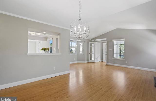 618 ROSE HOLLOW DRIVE Gallery 4