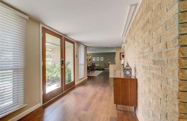 6747 Winterwood Lane Gallery 4