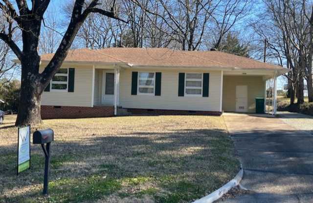 1004 Chickasaw Trail photos photos