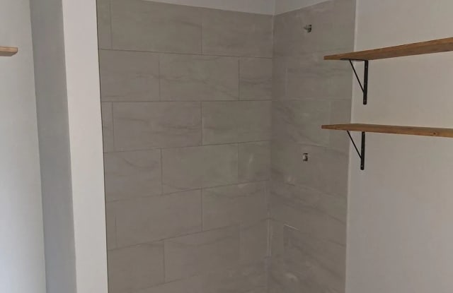 Room in 2 Bedroom Home at Hicks Ave photos photos
